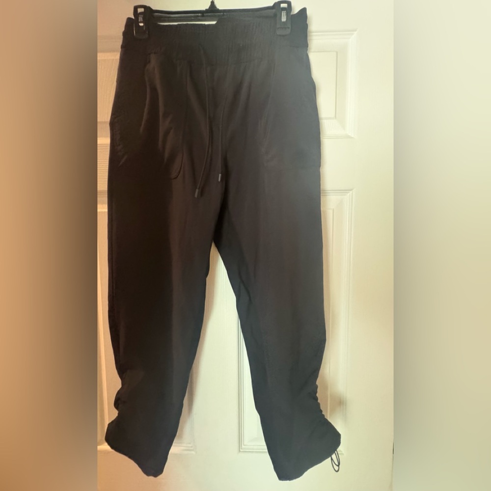 Lululemon pants with pockets